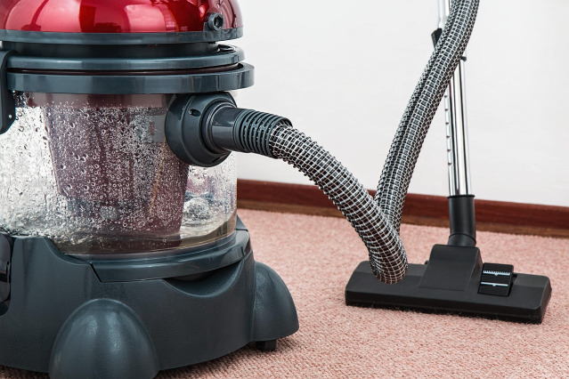 steam cleaning carpet extractor